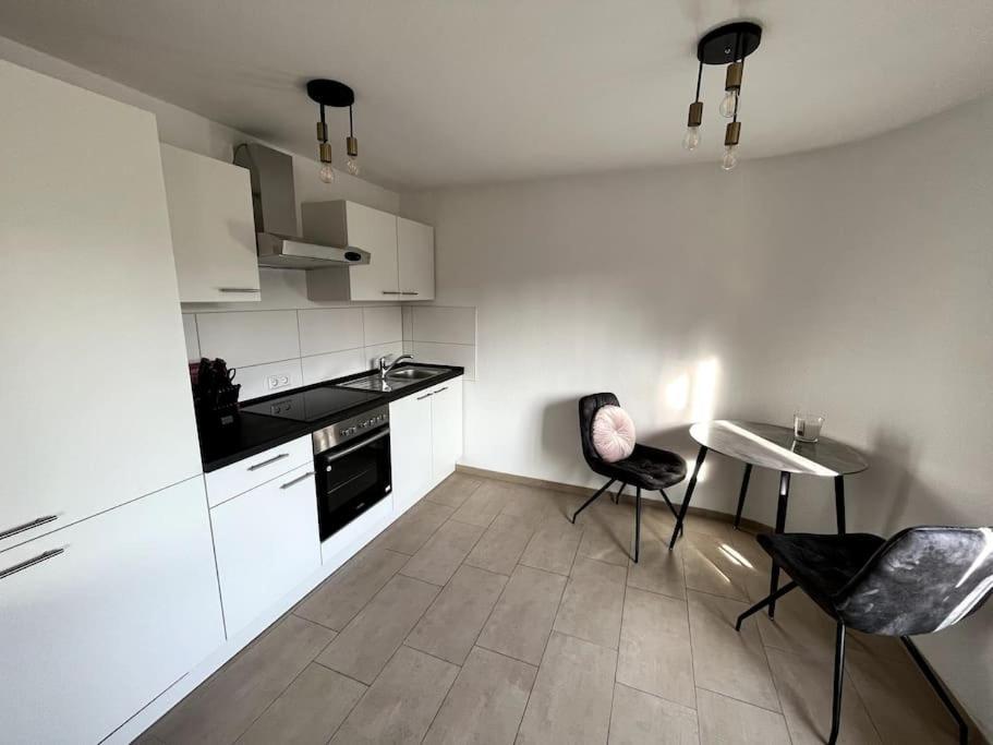 City Appartement Direkt Am Schloss! คาร์ลสรูเฮอ ภายนอก รูปภาพ